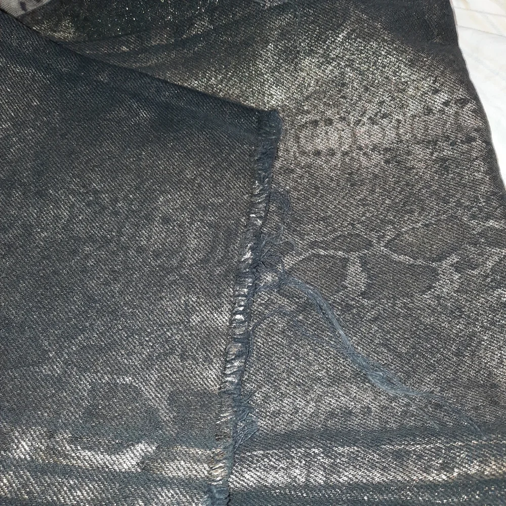 WE THE FREE CRVY Jeans Cropped Metallic Snakeskin Coated Black Gold NWOT… - Picture 8 of 10